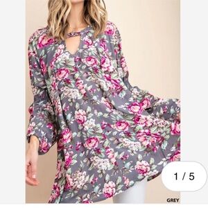 Umgee gray floral swing tunic size small